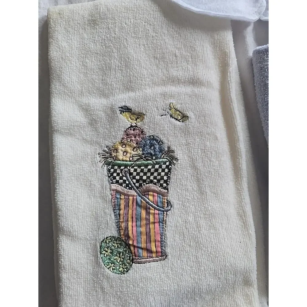 Lot of 4 Vtg Embroidered Easter Theme Soft Absorbent Cotton‎ Fringe Hand Towels